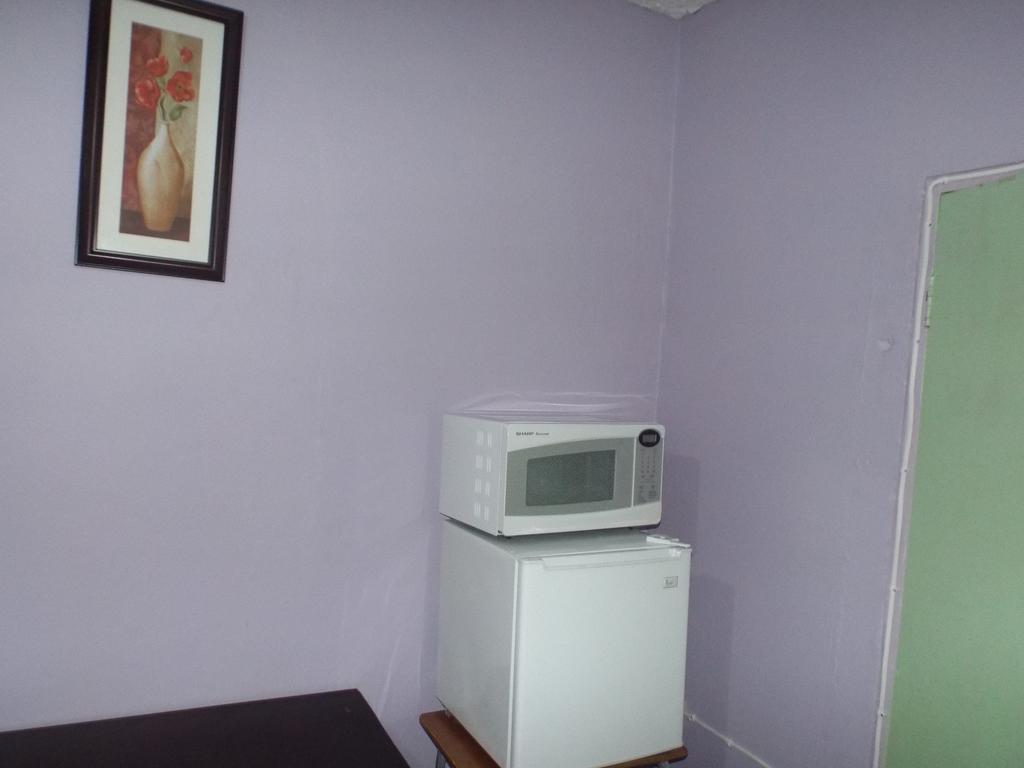 Tropical Court Inn New 킹스톤 객실 사진