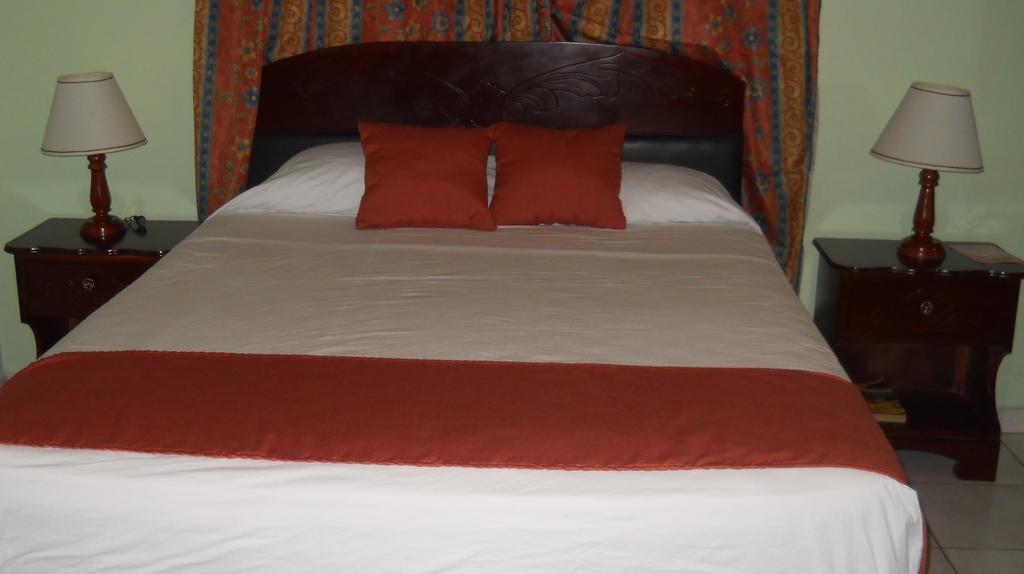 Tropical Court Inn New 킹스톤 객실 사진